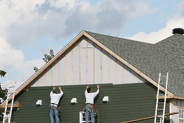 Professional Siding technician working in New Port Richey, FL